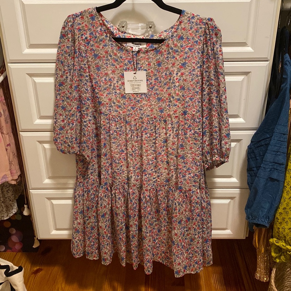 Brand new with tags, BB Dakota size small floral long sleeve flowy mini dress